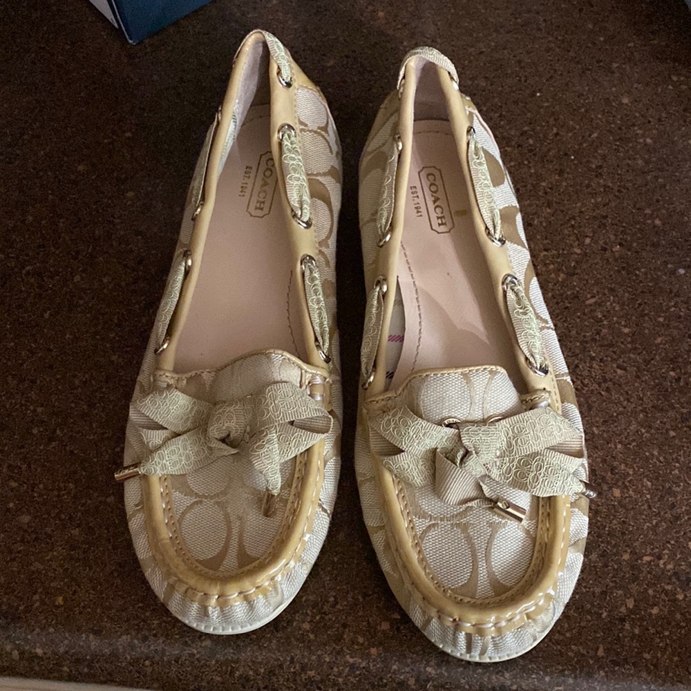 Coach Carisa (A0298) Flats/Loafers in Mint Condition, Size 7.5B